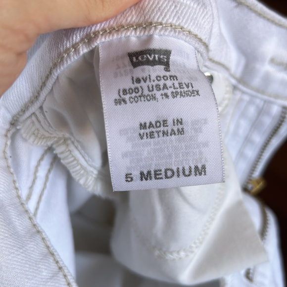 Levi’s 513 Boyfriend Jeans - Picture 13 of 14